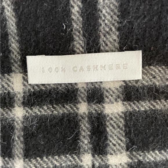 Cashmere Lot Nordstrom & Shawl/Wrap, With Fringe 4X - Picture 2 of 10